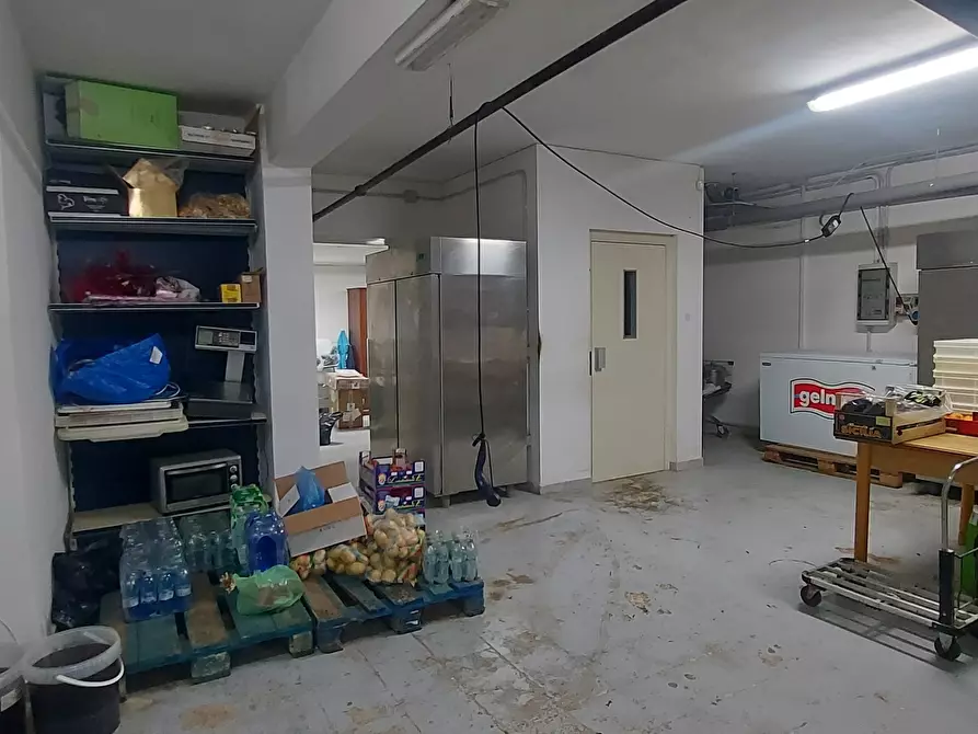 Immagine 47 di Locale commerciale in vendita  in Viale Porta Pia 5 a Brindisi