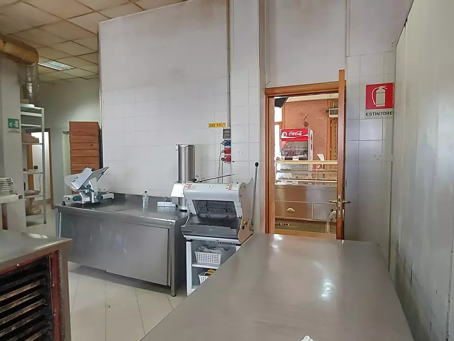 Immagine 11 di Locale commerciale in vendita  in Viale Porta Pia 5 a Brindisi
