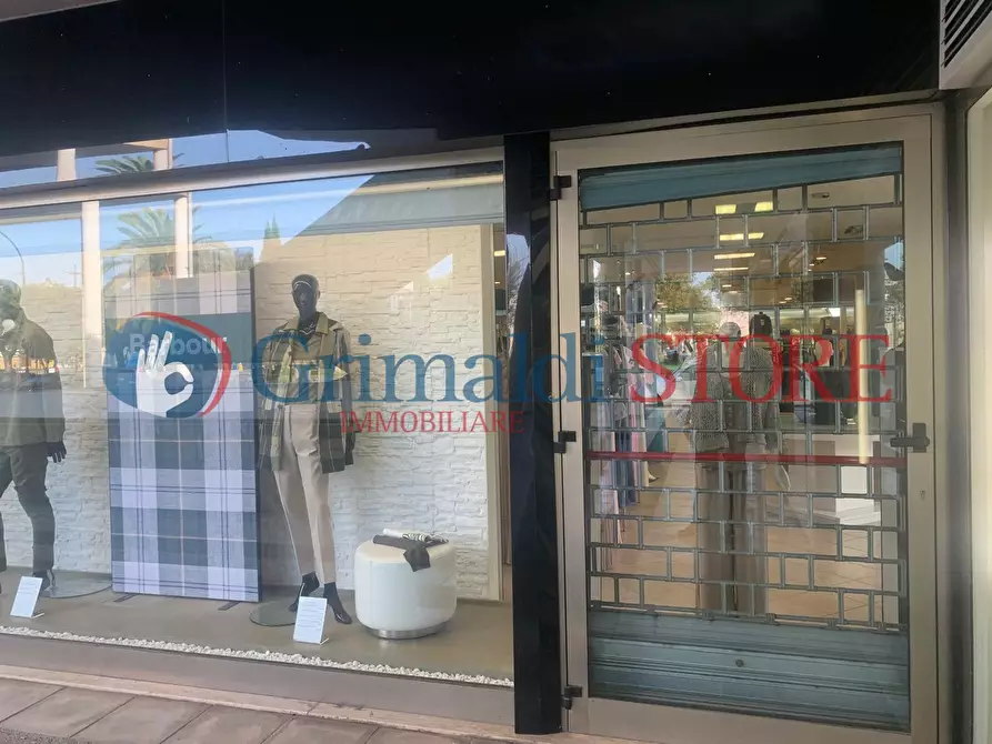 Immagine 7 di Locale commerciale in vendita  in Via Pacinotti 19 a Campi Salentina