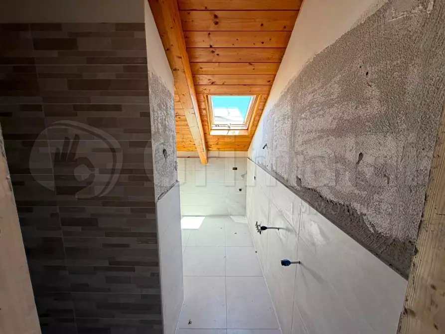 Immagine 9 di Mansarda in affitto  a Giugliano In Campania