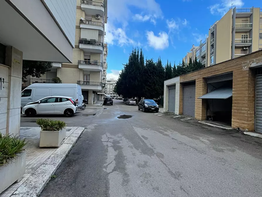 Immagine 4 di Garage in affitto  a Lecce