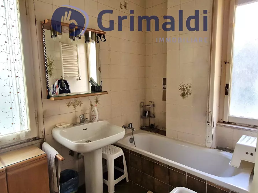 Immagine 16 di Pentalocale in vendita  in Via Filippo Palizzi 119 a Napoli