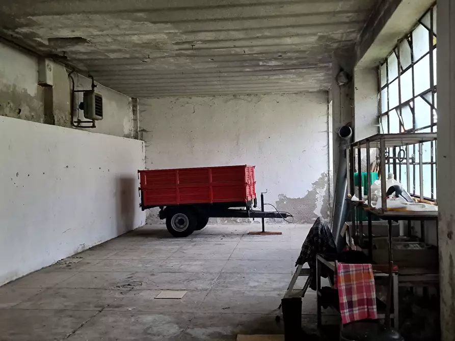 Immagine 5 di Magazzino in vendita  a Valbrona