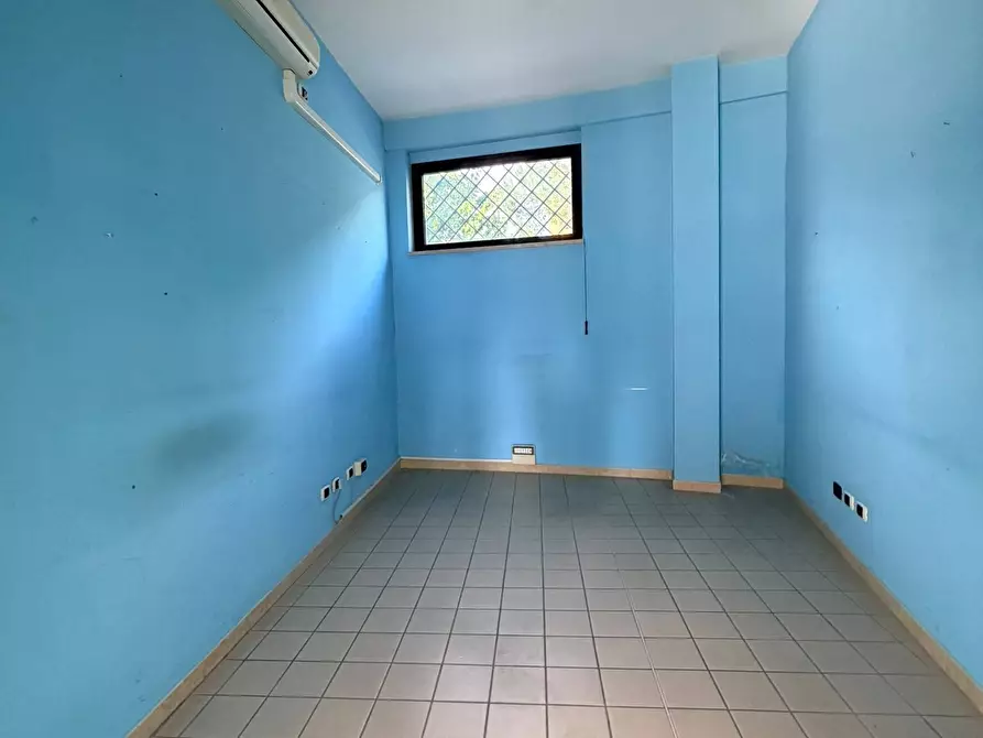 Immagine 18 di Attività commerciale in affitto  in Via Aldo Moro 98 a Aprilia