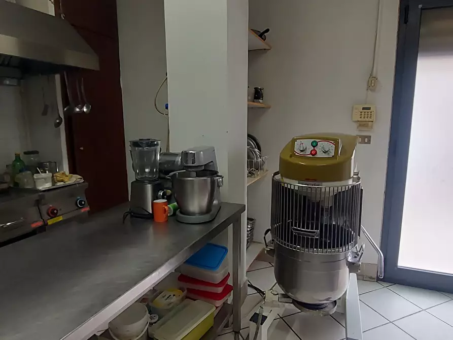 Immagine 36 di Locale commerciale in vendita  in Viale Porta Pia 5 a Brindisi