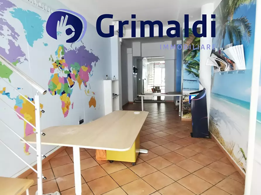 Immagine 7 di Locale commerciale in affitto  a Napoli