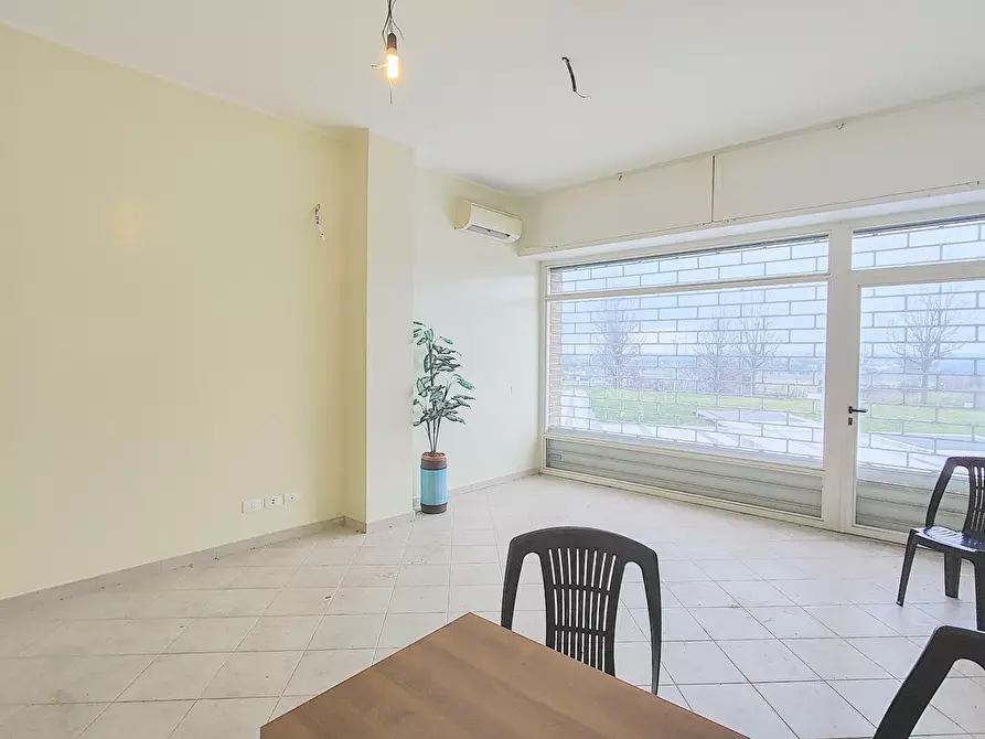 Immagine 7 di Locale commerciale in vendita  in Via alberto giolitti 53 a Roma