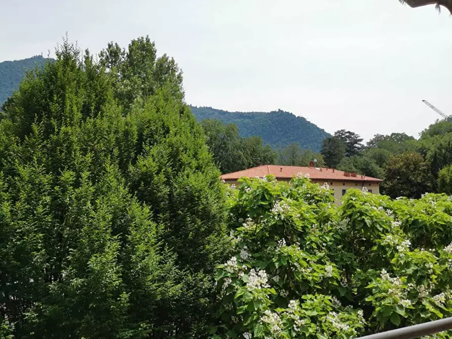 Immagine 5 di Bilocale in affitto  in Via Cinque Giornate 2 a Cernobbio