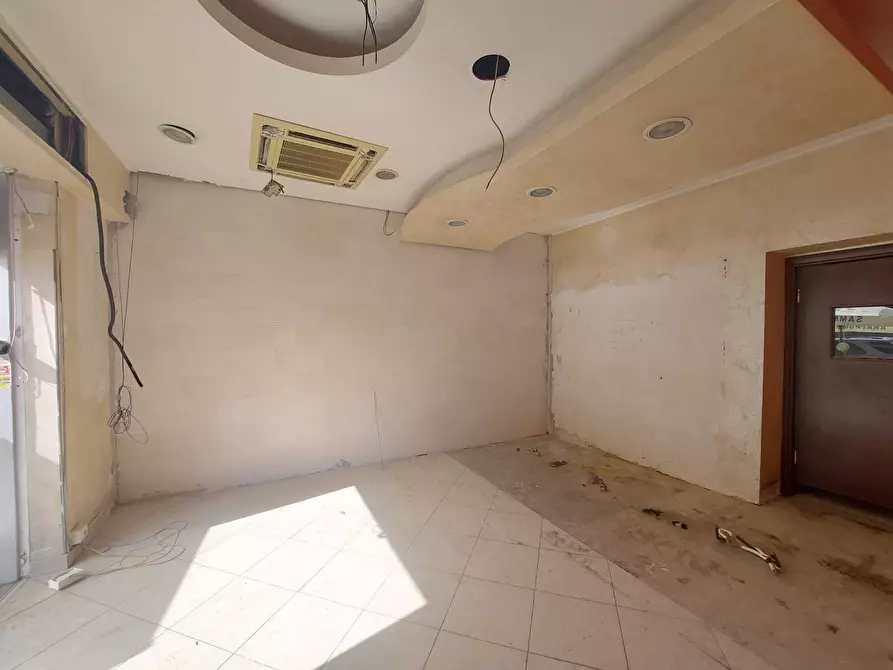 Immagine 15 di Locale commerciale in vendita  in Via Pietro Bembo 2 a Roma