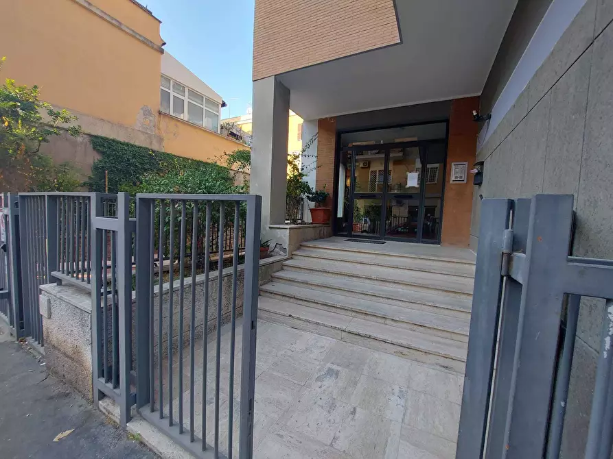 Immagine 27 di Trilocale in vendita  in Via Ascanio Fenizi 71 a Roma