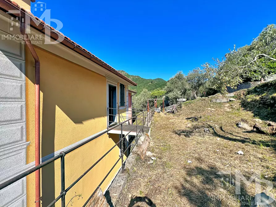 Immagine 5 di Bilocale in vendita  in Via Posato 30 a Avegno