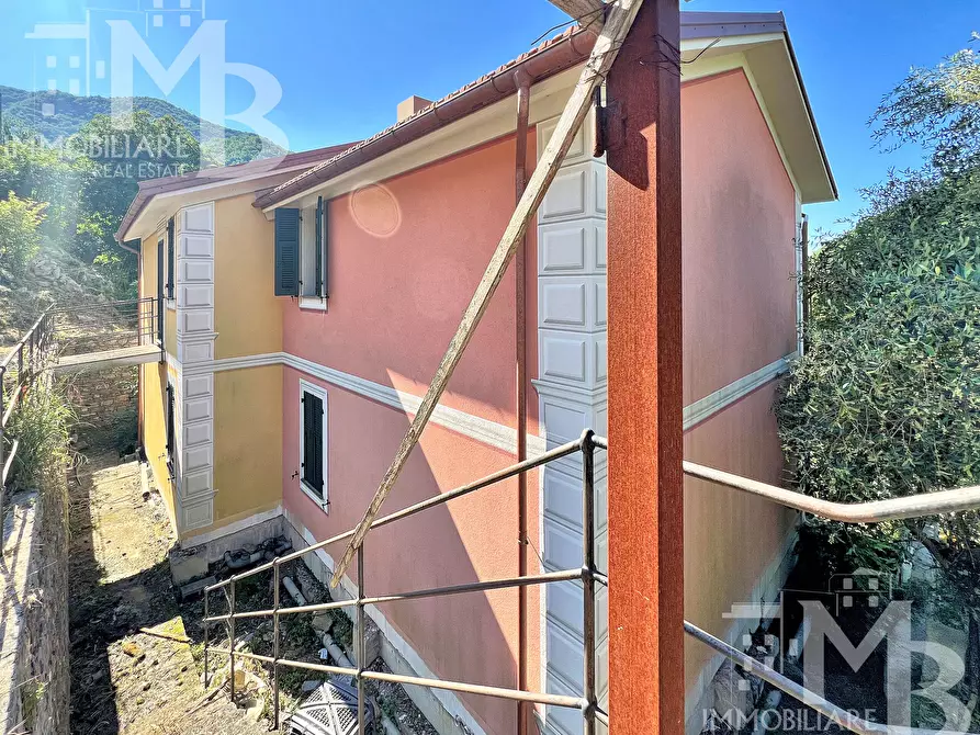 Immagine 4 di Bilocale in vendita  in Via Posato 19 a Avegno