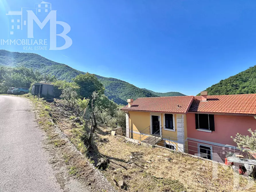 Immagine 8 di Bilocale in vendita  in Via Posato 19 a Avegno