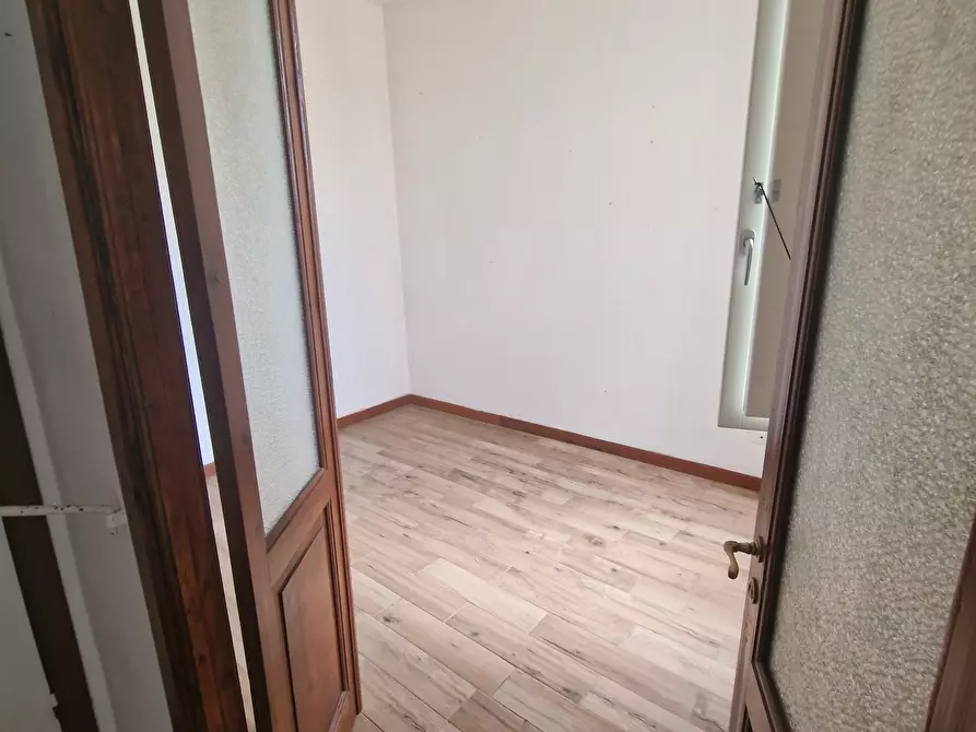 Immagine 21 di Quadrilocale in affitto  a Sarzana