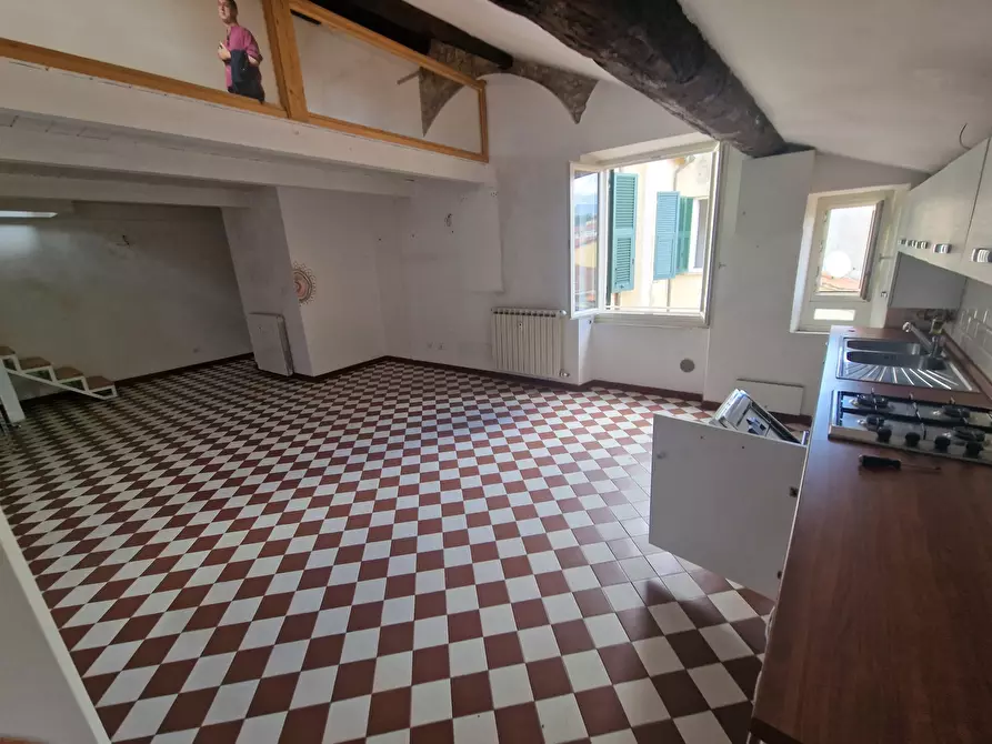 Immagine 38 di Quadrilocale in affitto  a Sarzana