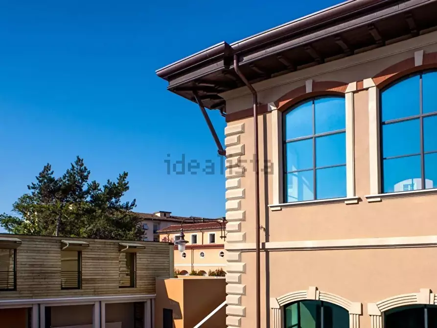 Immagine 1 di Loft/Open space in vendita  a Sarzana