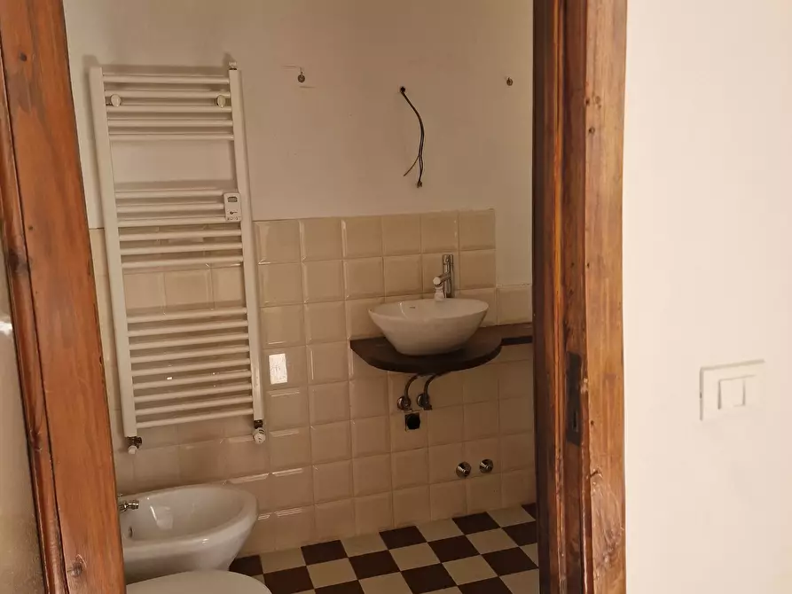 Immagine 43 di Quadrilocale in affitto  a Sarzana