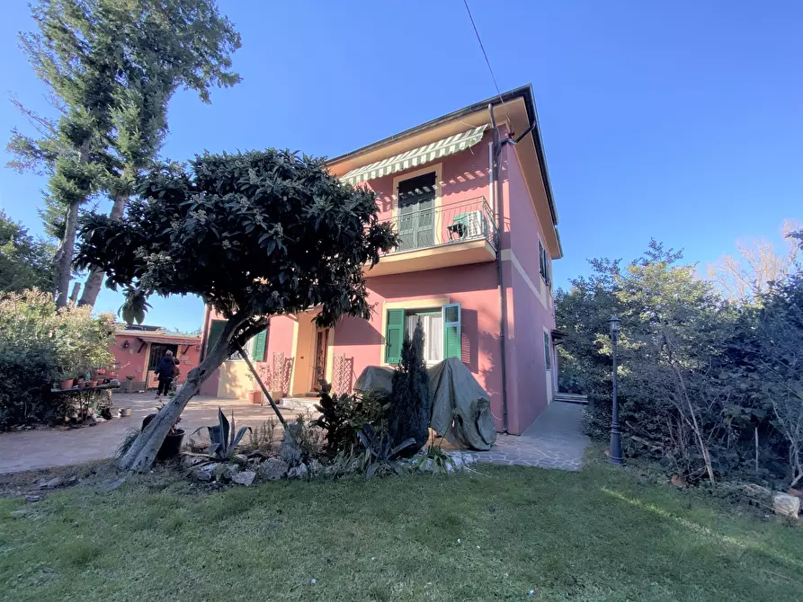 Immagine 1 di Casa indipendente in vendita  a Sarzana