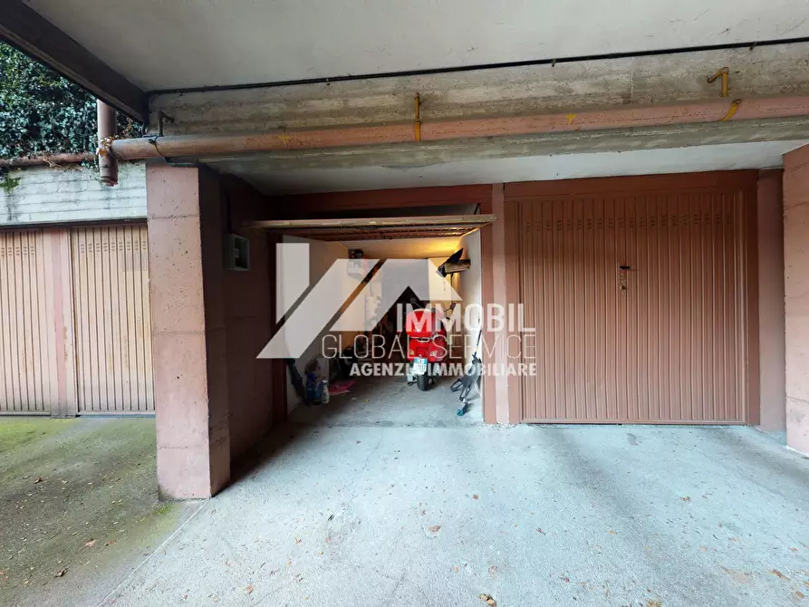 Immagine 1 di Garage in vendita  in Via Milziade Tirandi 26 a Brescia