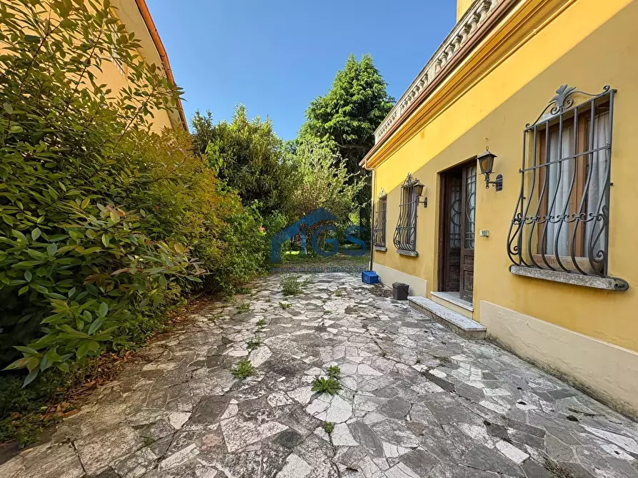 Immagine 18 di Villa in vendita  in Via Minzoni Don 5 a Rovato