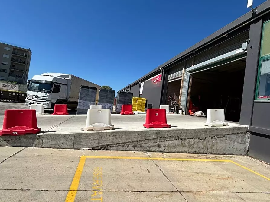 Immagine 26 di Attività artigianale in vendita  in Via Giovanni Scazzola 74 a Alessandria