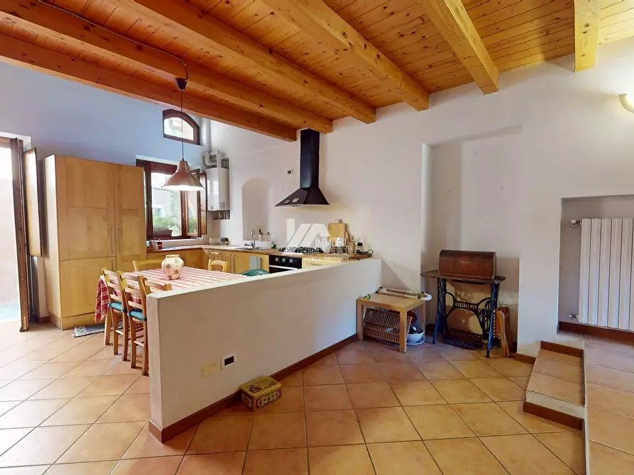 Immagine 3 di Bilocale in vendita  in Via dell'Albera a Gardone Riviera