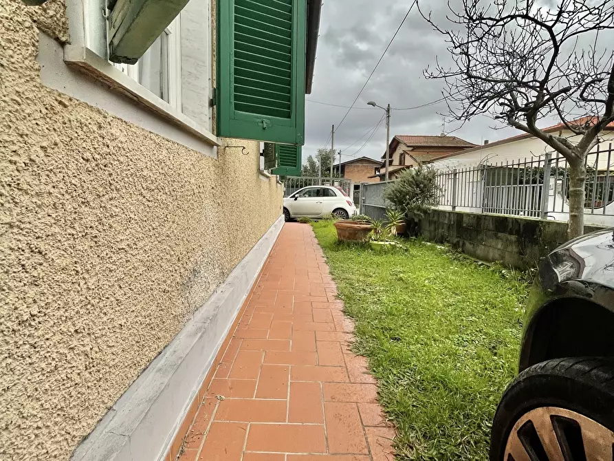 Immagine 9 di Porzione di casa in vendita  a Pietrasanta