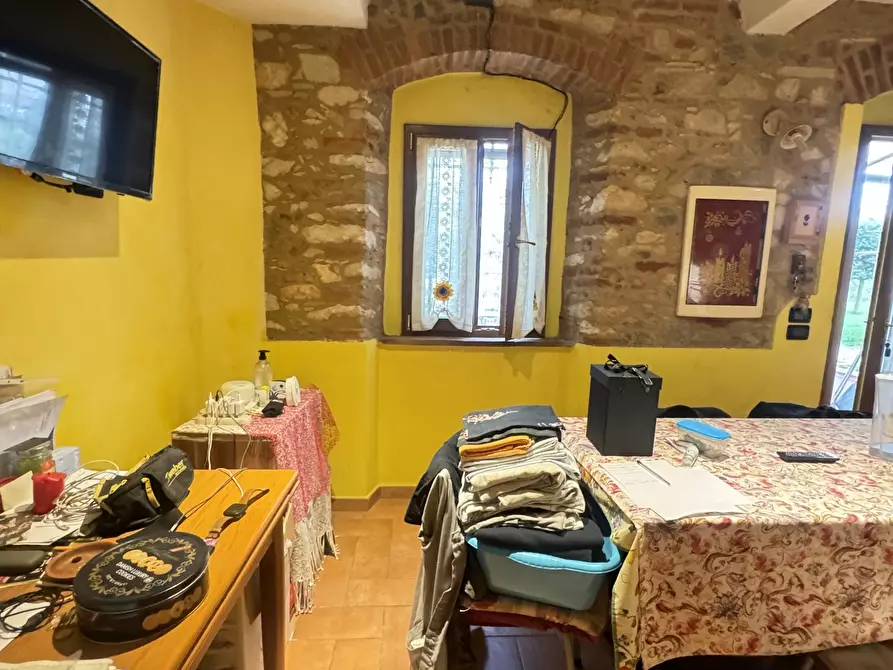 Immagine 21 di Stanza singola in vendita  a Pietrasanta