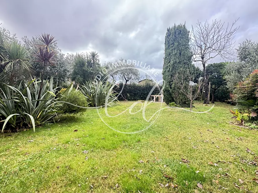 Immagine 9 di Porzione di casa in vendita  a Camaiore