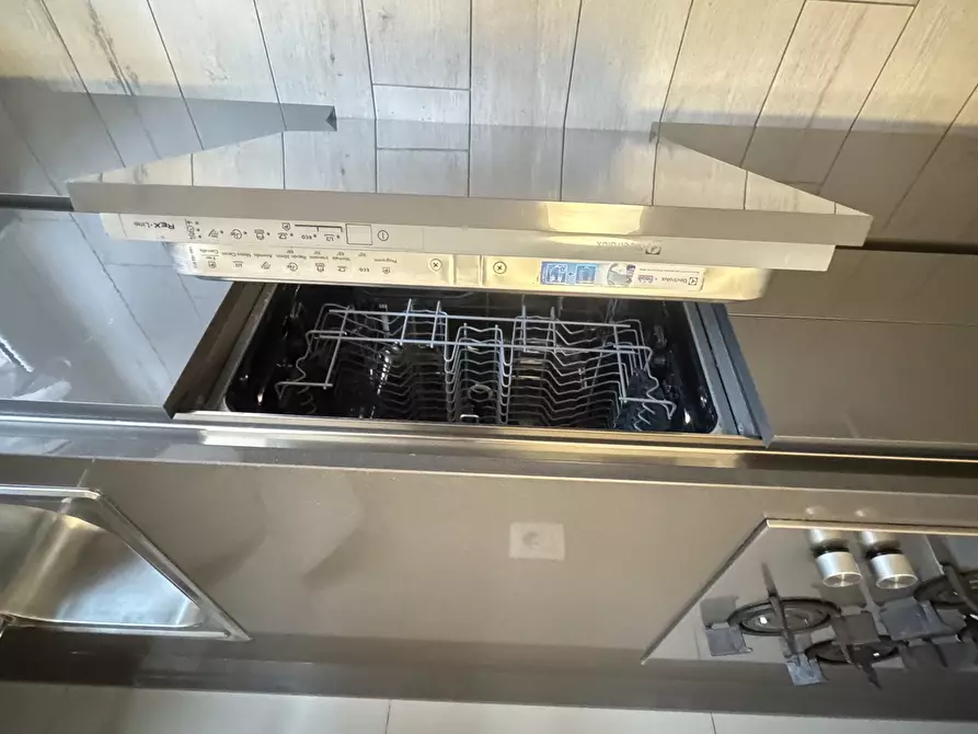 Immagine 26 di Quadrilocale in affitto  a Camaiore