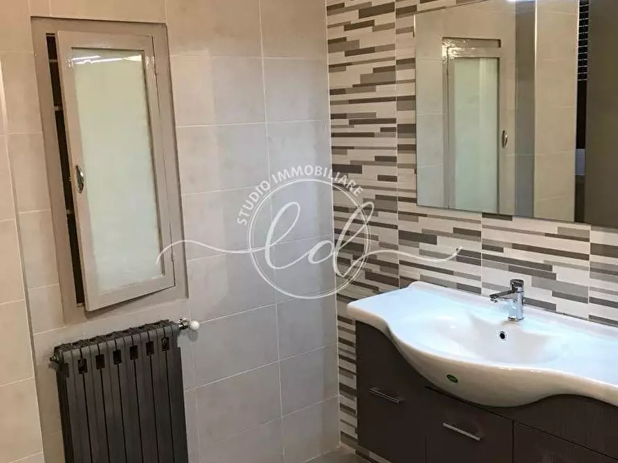 Immagine 27 di Quadrilocale in affitto  a Carrara