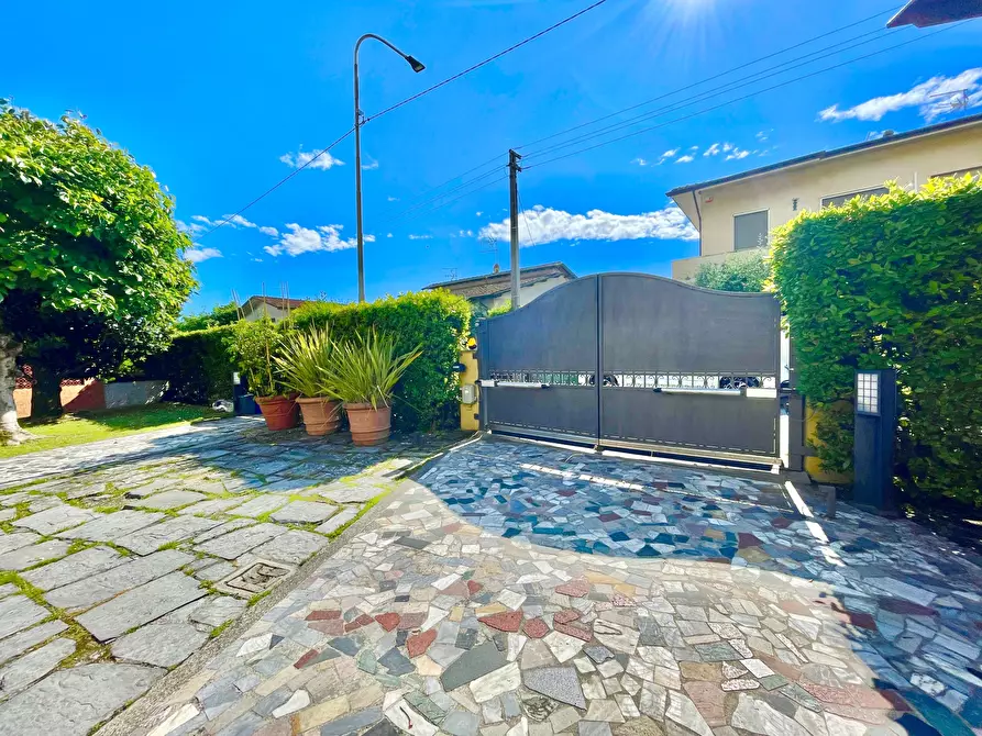 Immagine 3 di Trilocale in affitto  a Pietrasanta