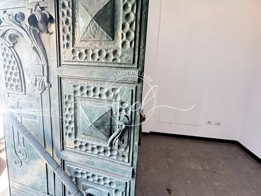 Immagine 16 di Capannone industriale in affitto  a Pietrasanta