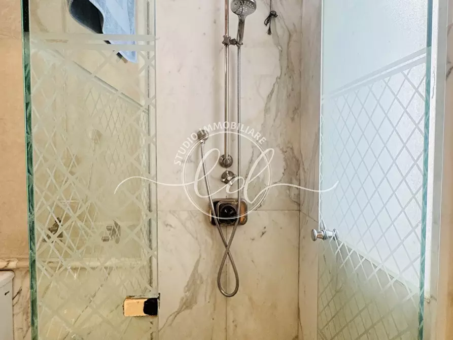 Immagine 50 di Attico in vendita  a Seravezza