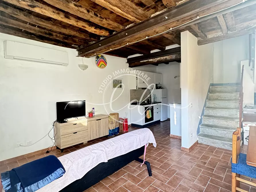 Immagine 9 di Porzione di casa in vendita  a Pietrasanta
