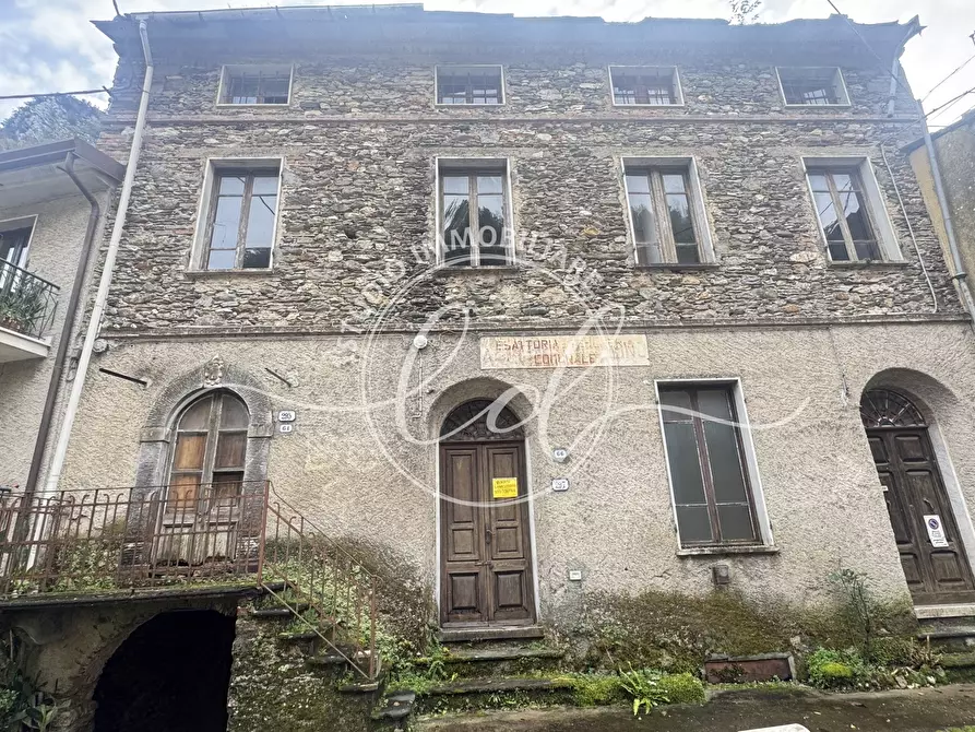 Immagine 1 di Porzione di casa in vendita  a Stazzema