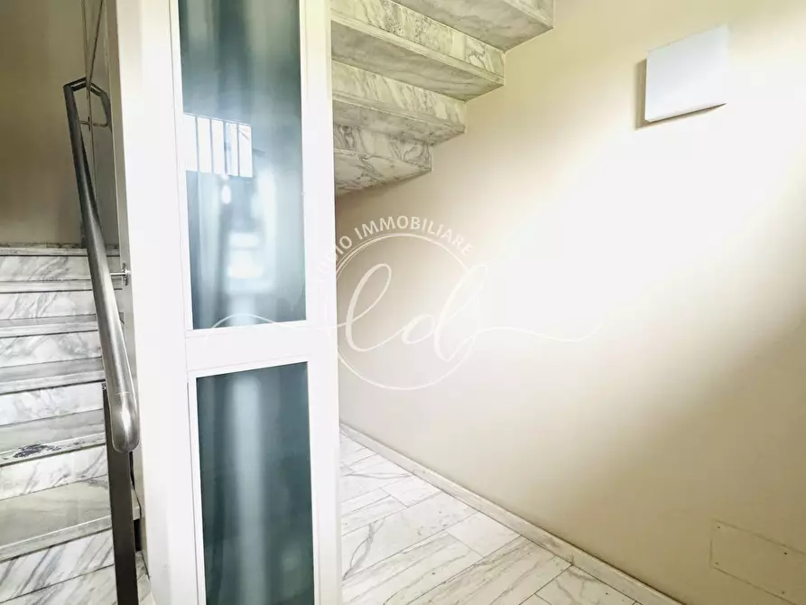 Immagine 9 di Pentalocale in vendita  a Lucca