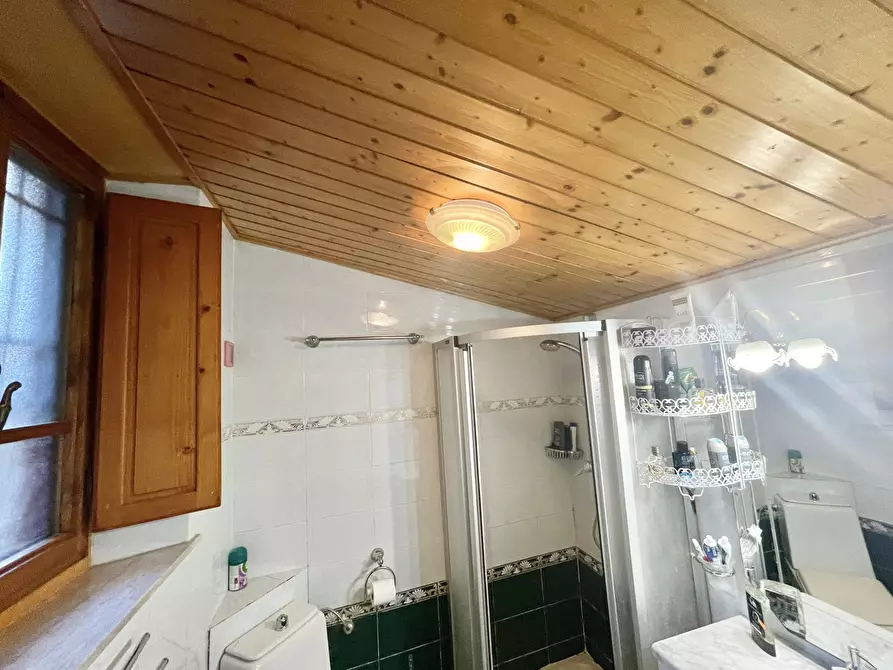 Immagine 48 di Porzione di casa in vendita  a Massarosa