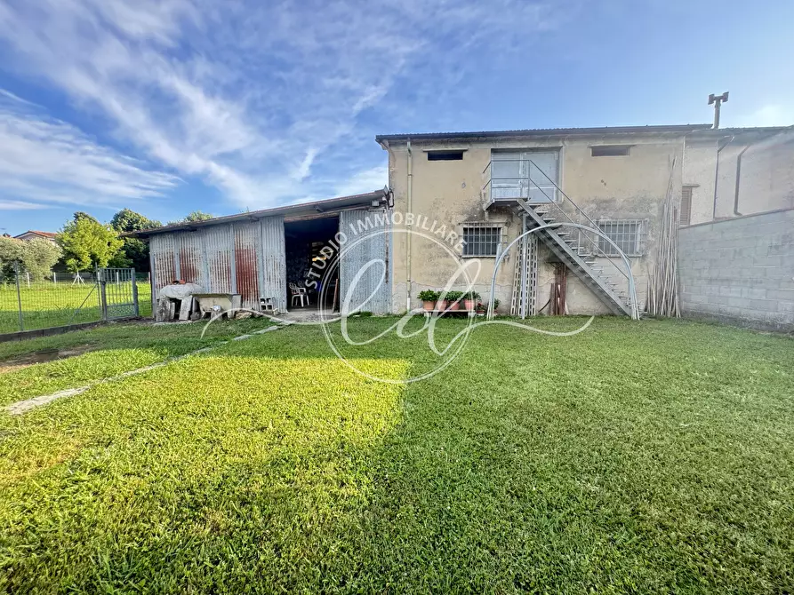 Immagine 60 di Porzione di casa in vendita  a Pietrasanta
