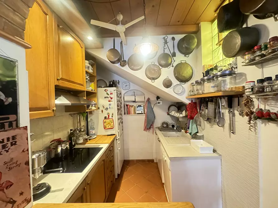 Immagine 16 di Porzione di casa in vendita  a Pietrasanta