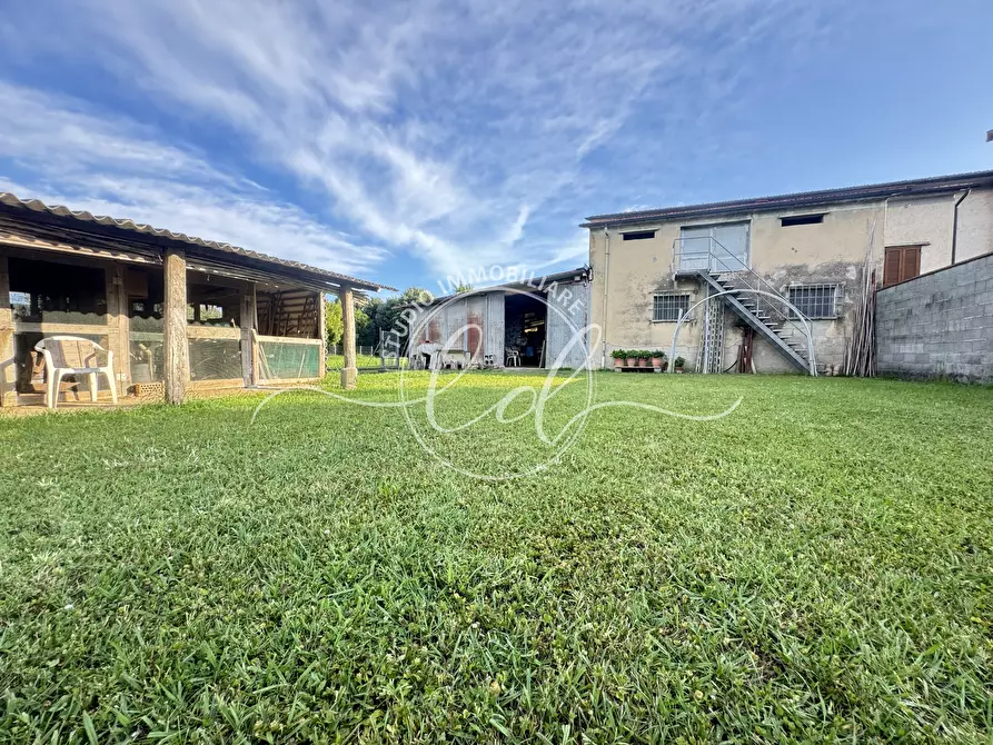 Immagine 59 di Porzione di casa in vendita  a Pietrasanta