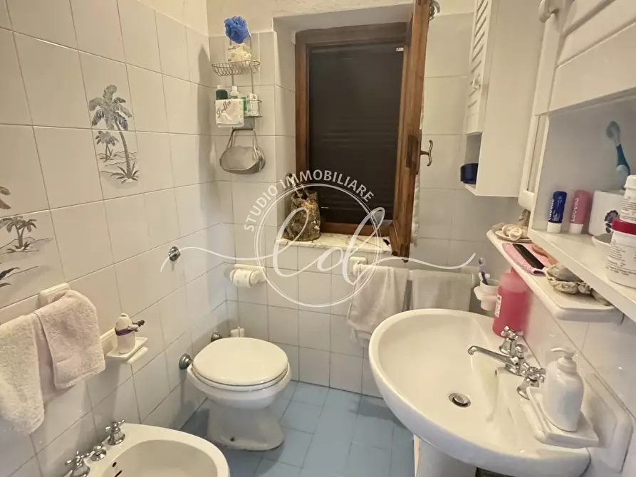 Immagine 21 di Porzione di casa in vendita  a Pietrasanta