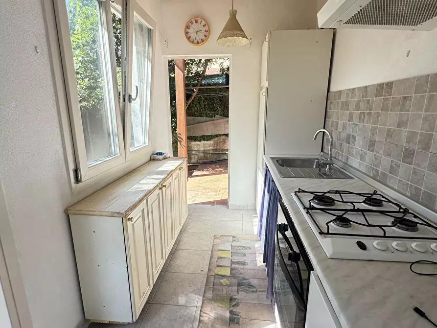 Immagine 10 di Porzione di casa in vendita  a Massa