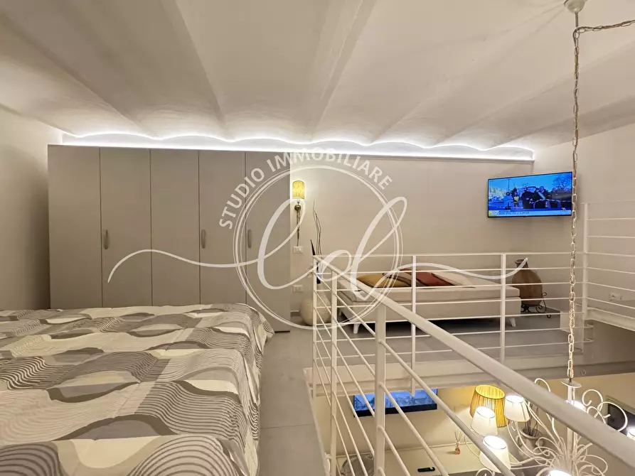 Immagine 47 di Loft/Open space in vendita  a Pietrasanta