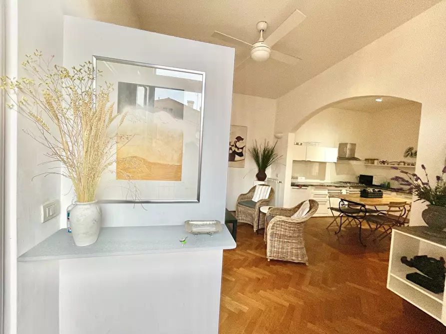 Immagine 9 di Trilocale in affitto  a Pietrasanta