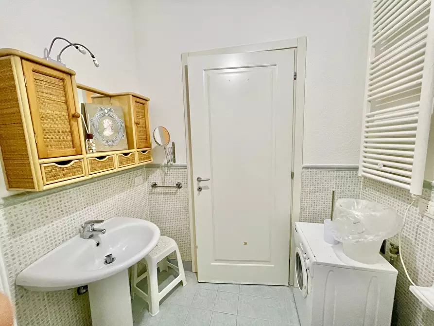 Immagine 15 di Trilocale in affitto  a Pietrasanta