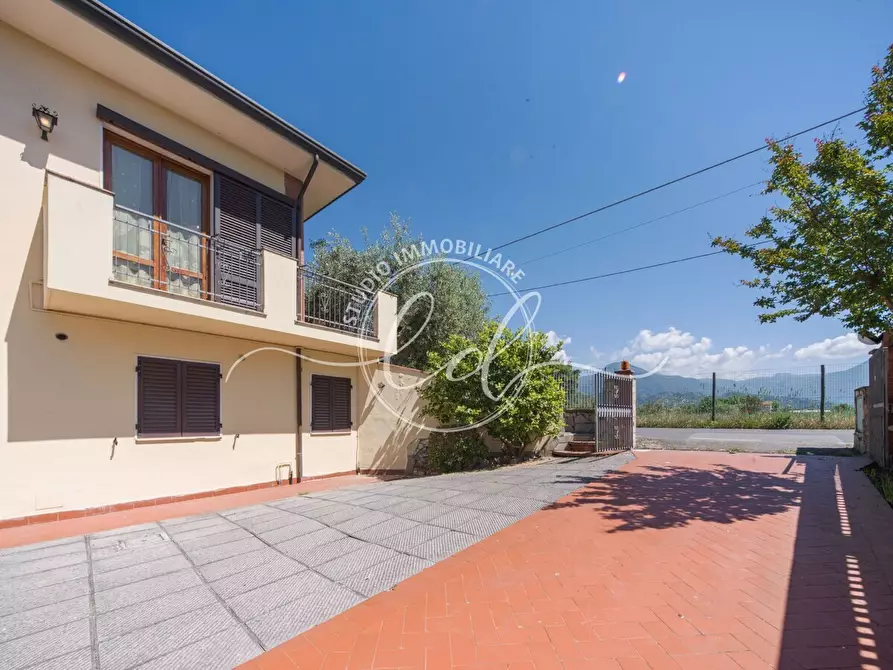 Immagine 1 di Quadrilocale in vendita  a Pietrasanta