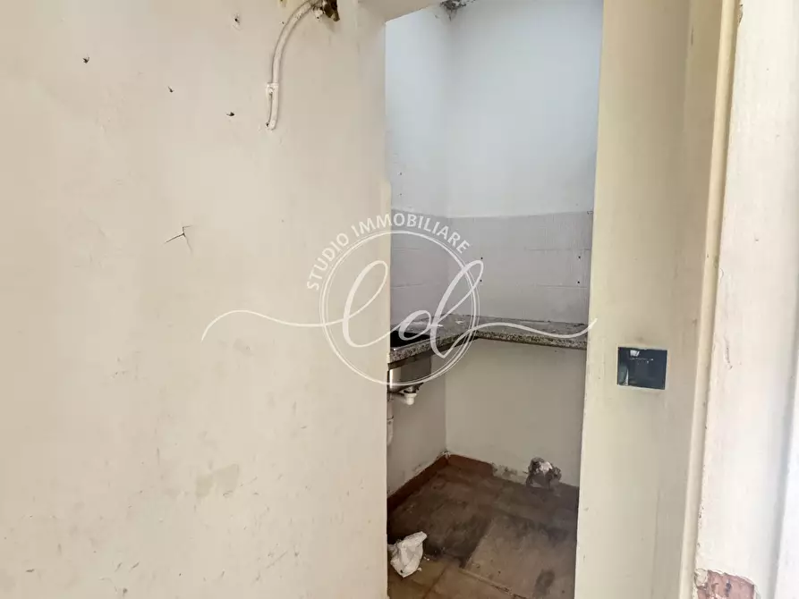 Immagine 13 di Locale commerciale in vendita  a Montignoso