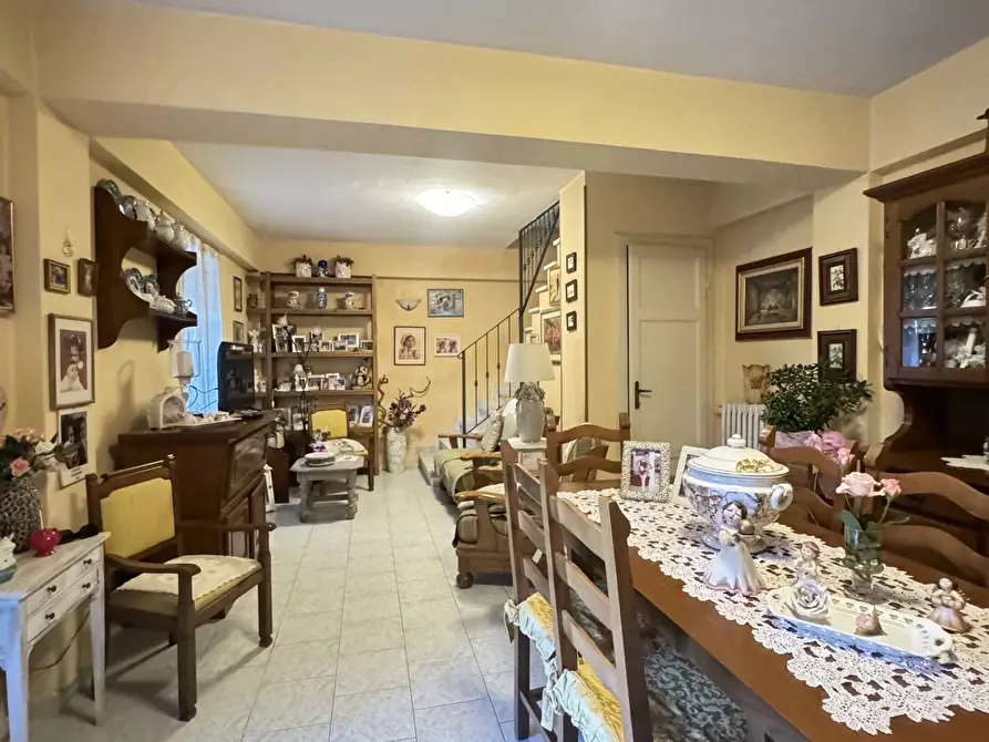 Immagine 13 di Porzione di casa in vendita  a Massa