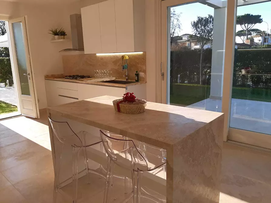 Immagine 8 di Villa in affitto  a Pietrasanta